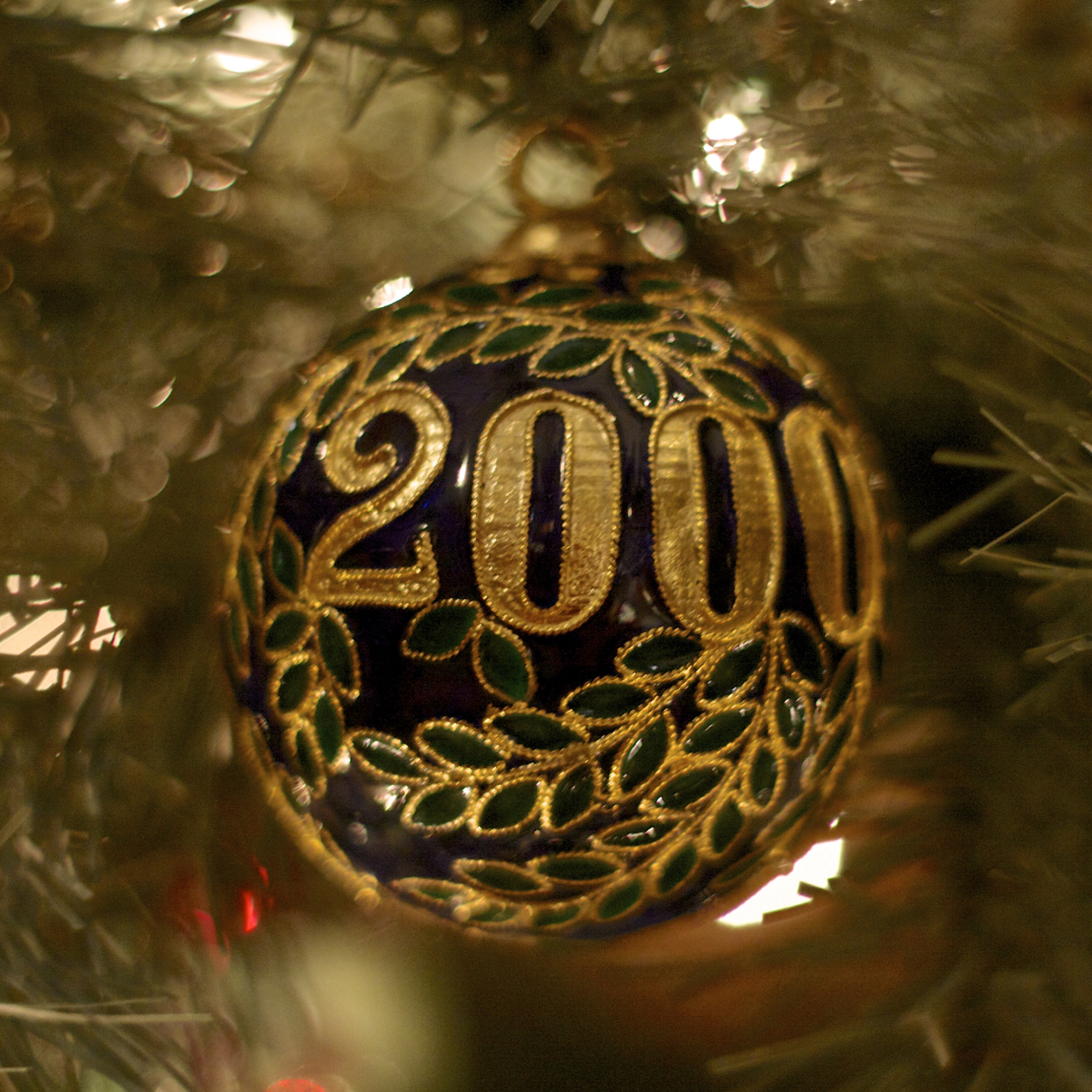 2000 Ornament